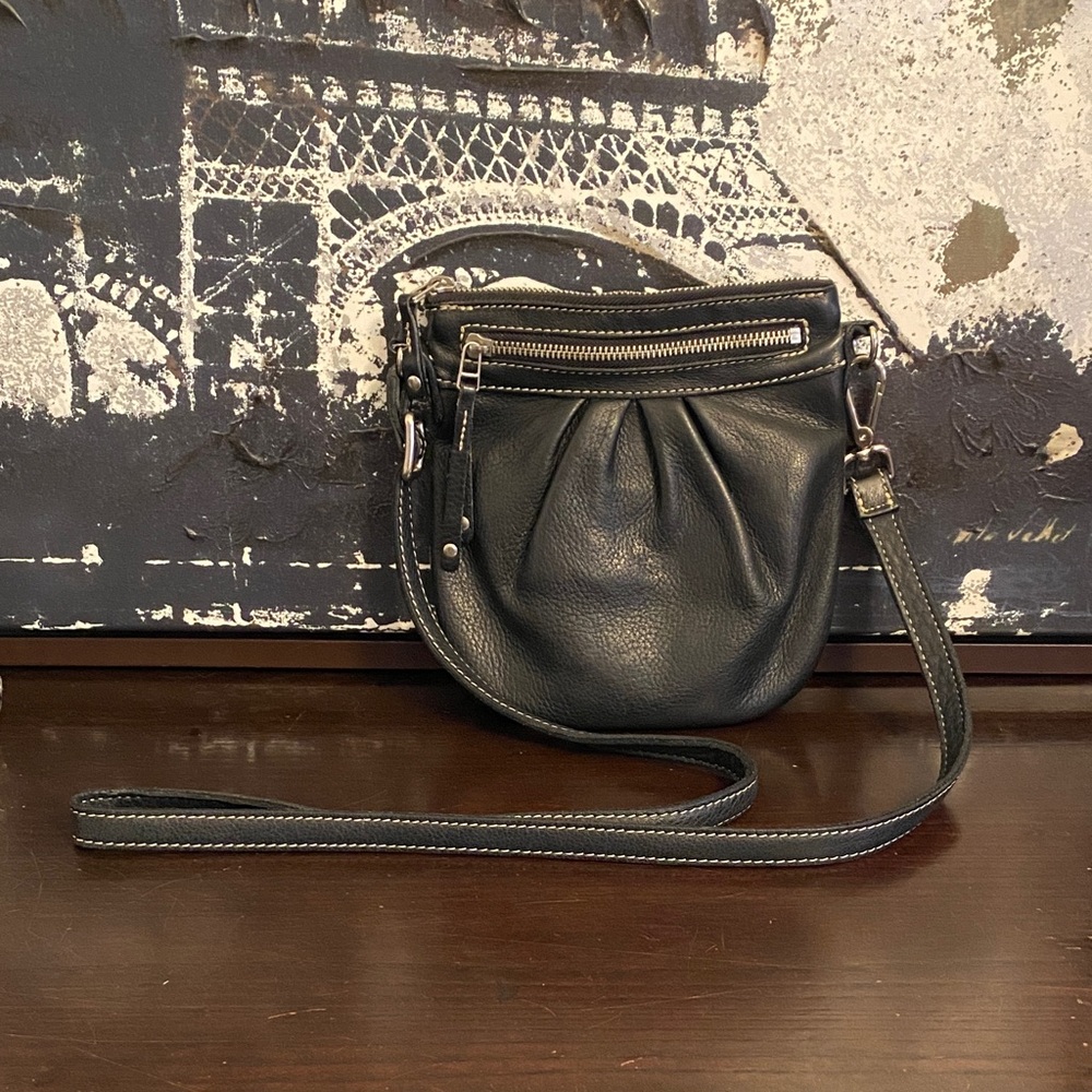 Authentic ROOTS Black Pebble Leather Crossbody Bag
